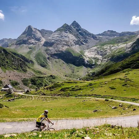 Pyrenees Cycling Couette-café Saint-Savin (Hautes-Pyrenees)